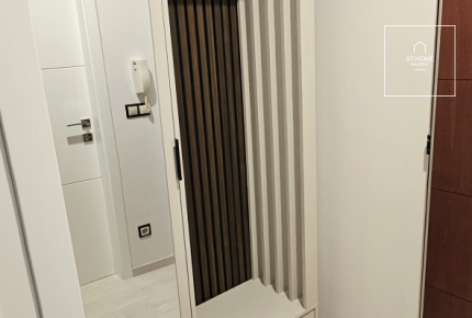 2-bedroom apartment with a large balcony in District VI, Terézváros