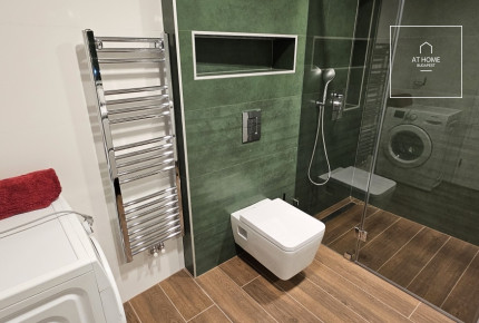 2-bedroom apartment with a large balcony in District VI, Terézváros