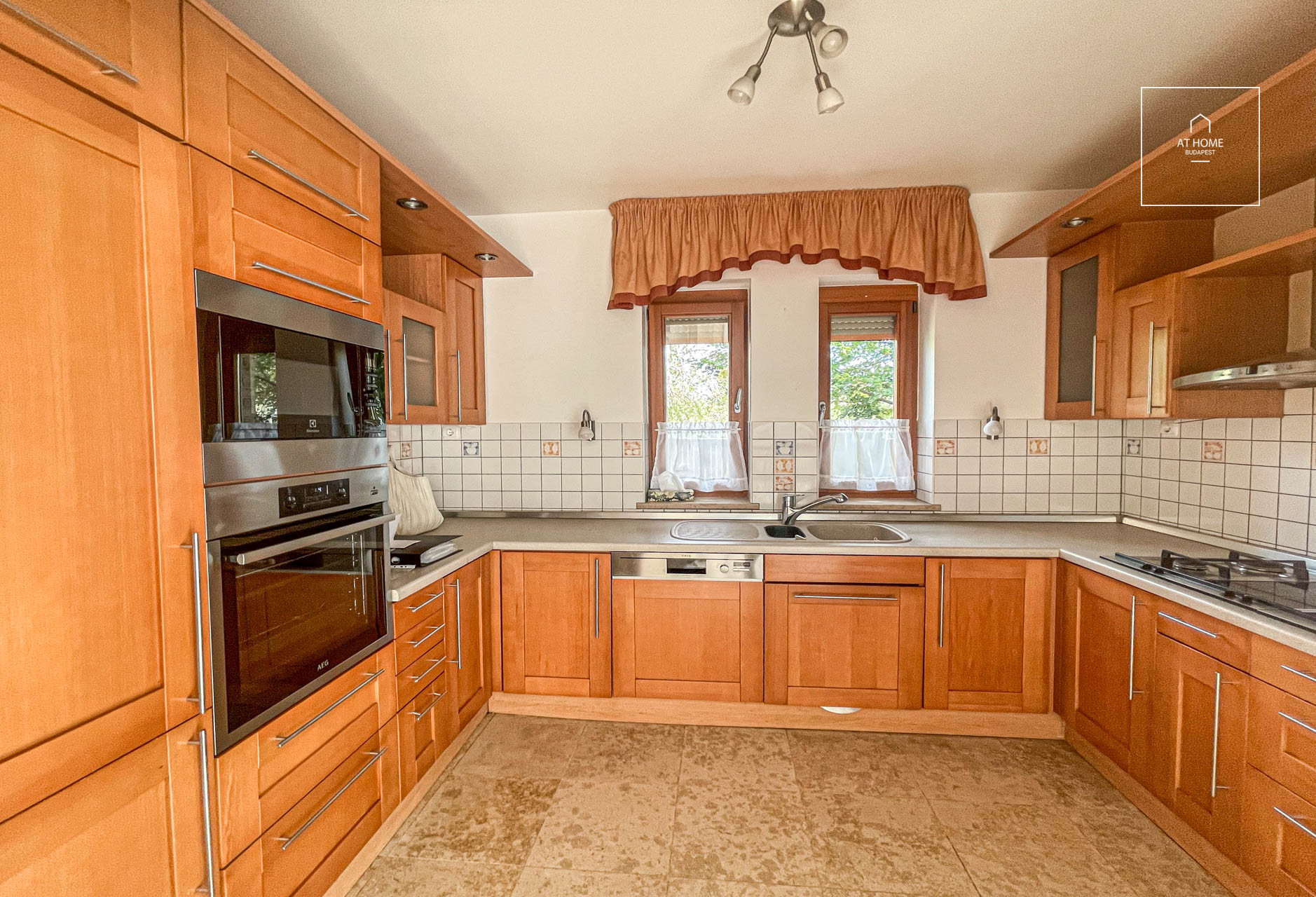 Stunning detached house for rent  II/A. district, Pesthidegkút