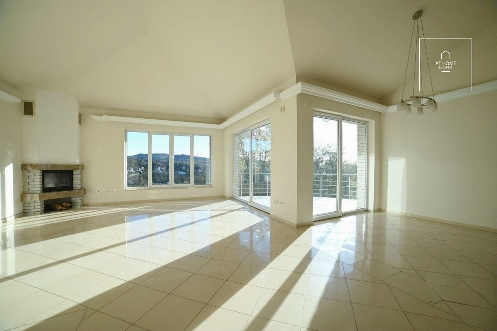 Spacious Three-Storey Family House Near the French School II/A. district, Remetekertváros