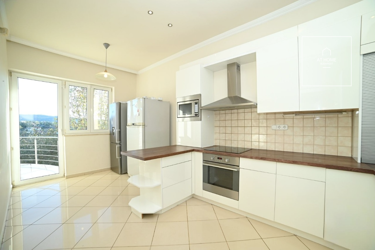 Spacious Three-Storey Family House Near the French School II/A. district, Remetekertváros