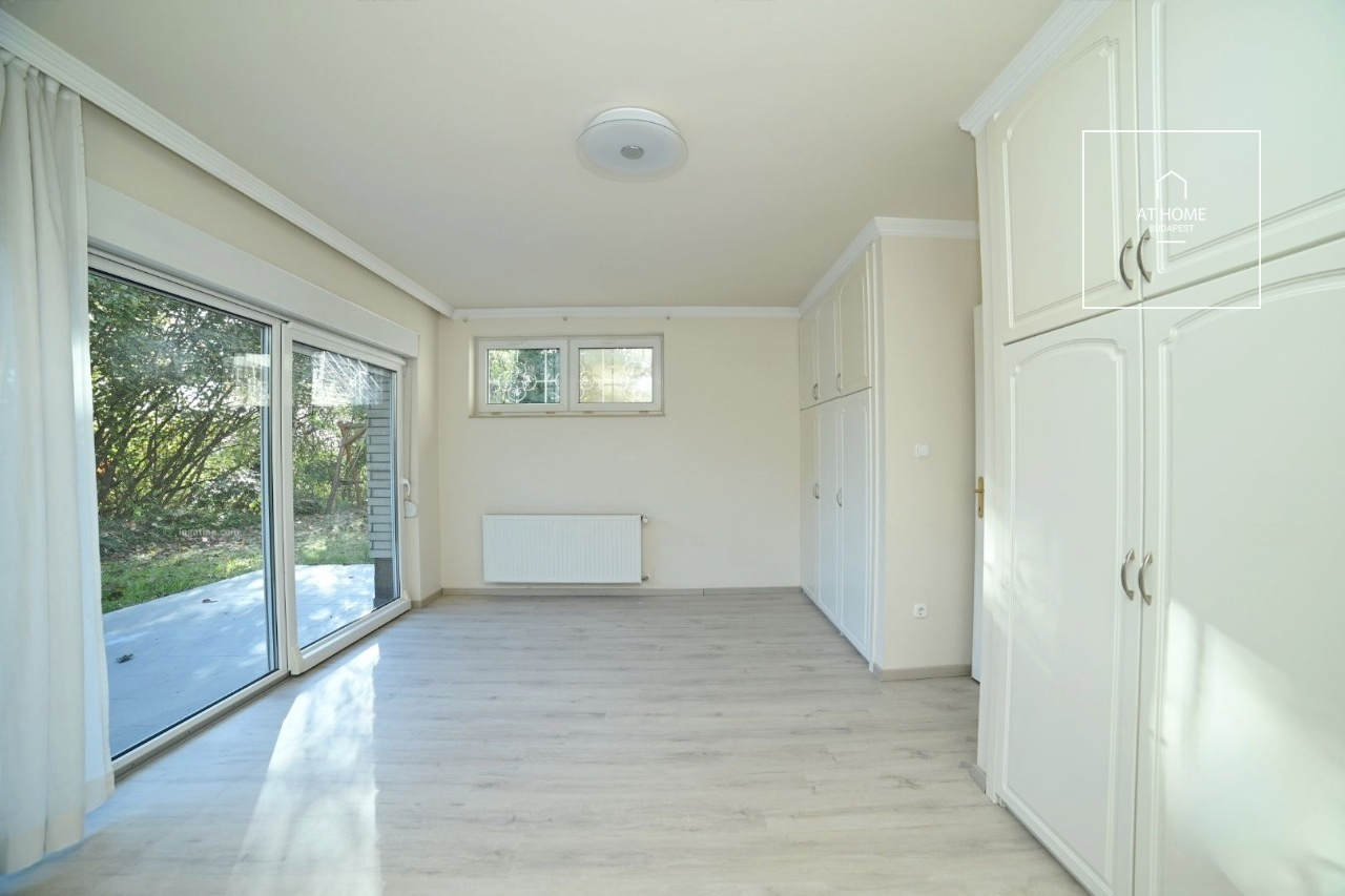 Spacious Three-Storey Family House Near the French School II/A. district, Remetekertváros