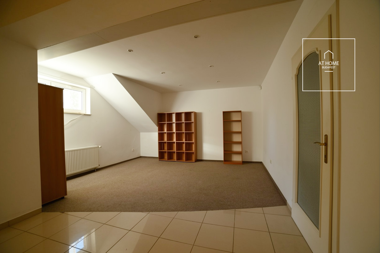 Spacious Three-Storey Family House Near the French School II/A. district, Remetekertváros