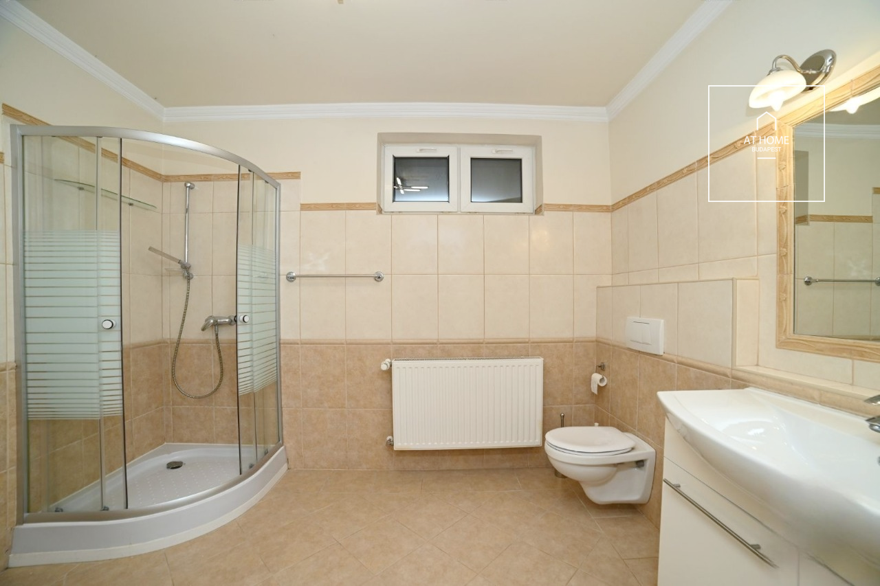 Spacious Three-Storey Family House Near the French School II/A. district, Remetekertváros