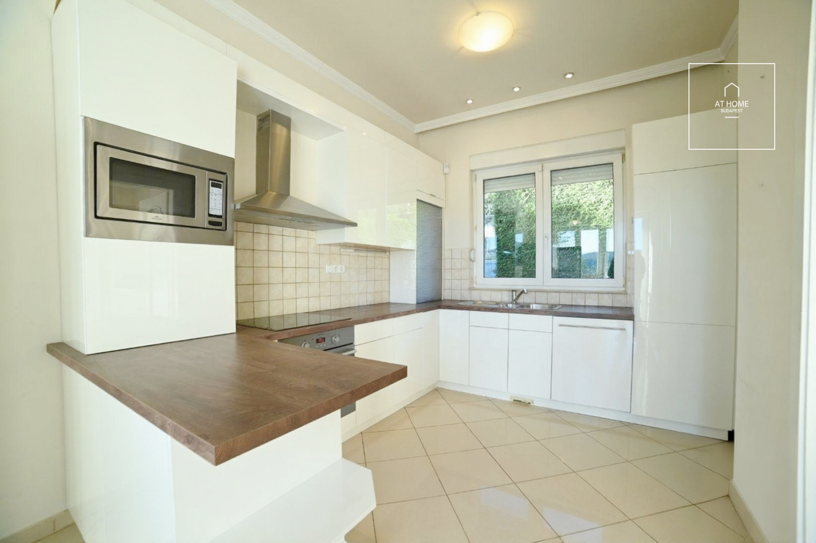 Spacious Three-Storey Family House Near the French School II/A. district, Remetekertváros