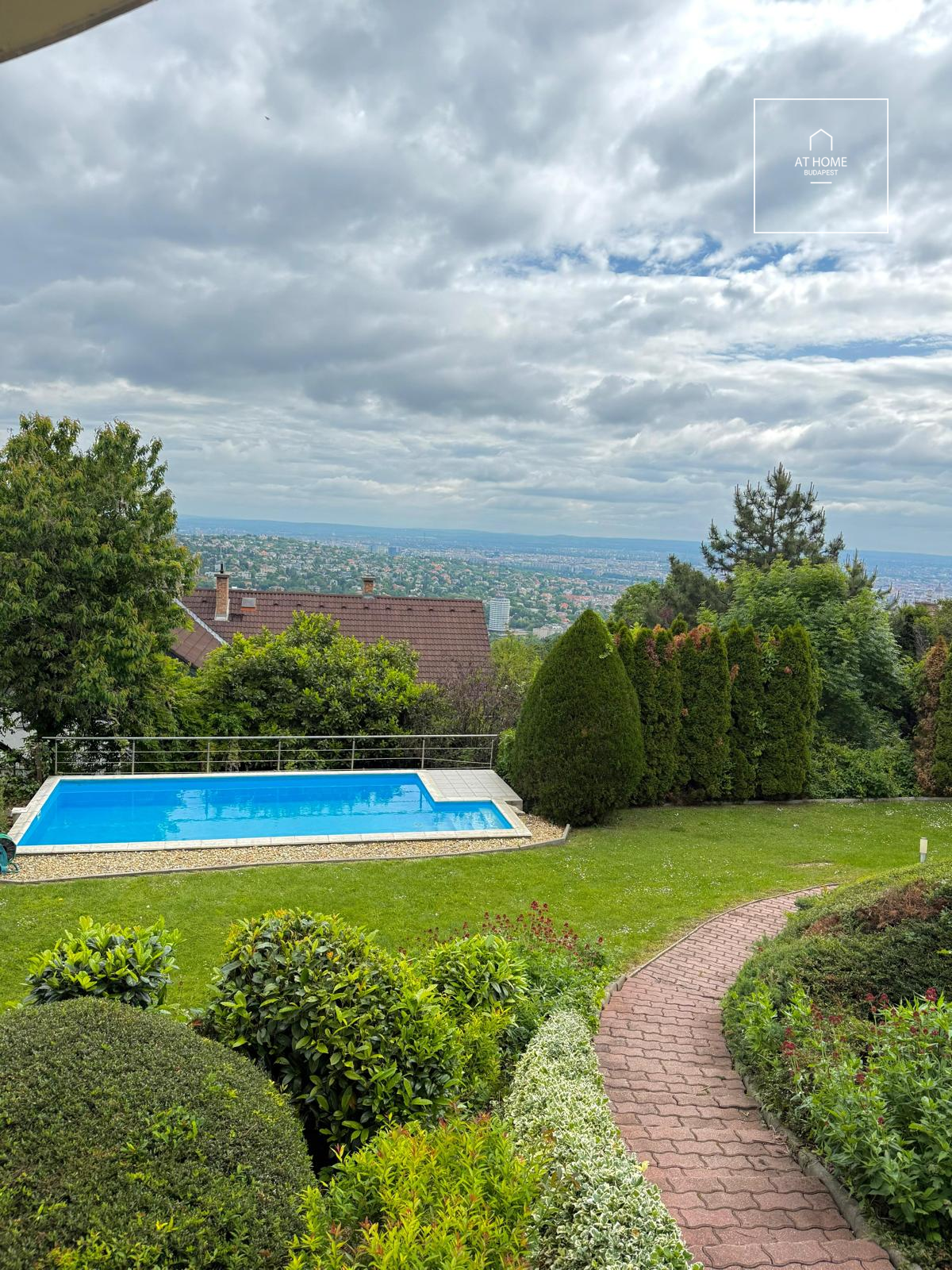 Panoramic luxury apartment with garden access in Istenhegy, District XII