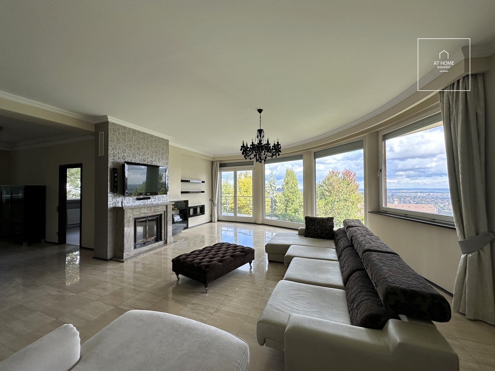 Panoramic luxury apartment with garden access in Istenhegy, District XII