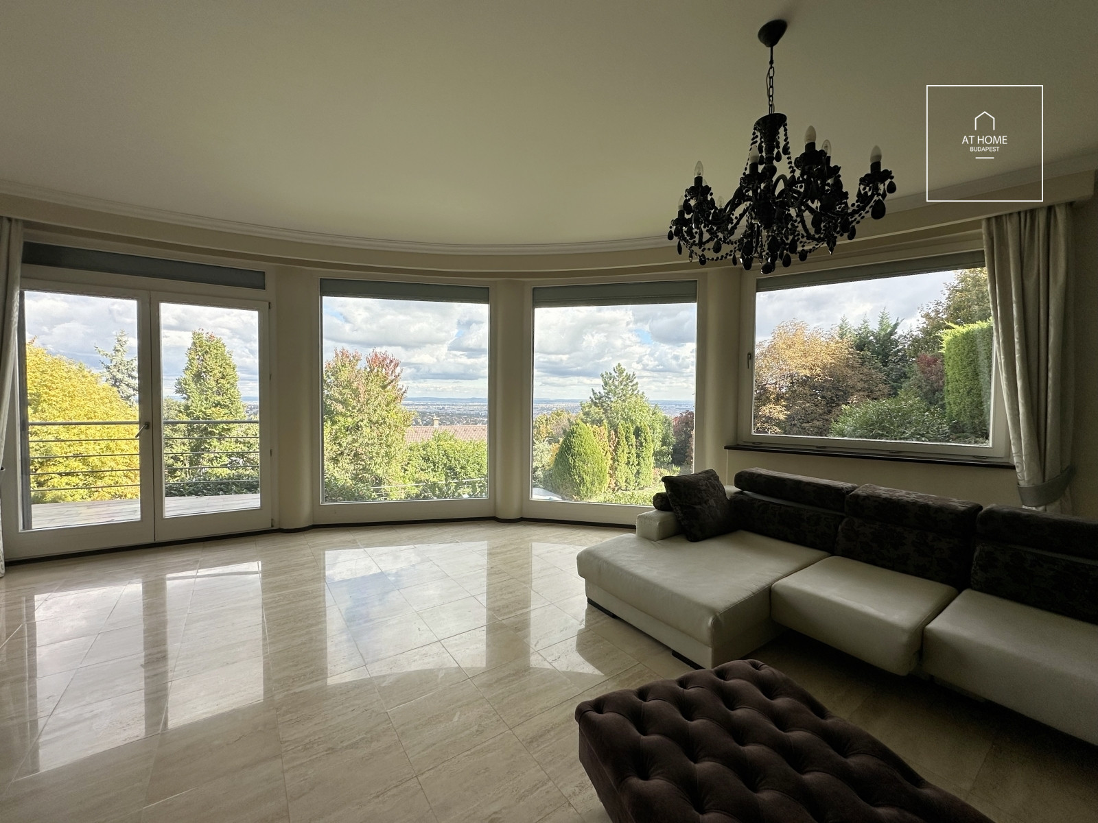 Panoramic luxury apartment with garden access in Istenhegy, District XII