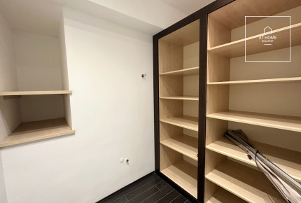 Panoramic luxury apartment with garden access in Istenhegy, District XII