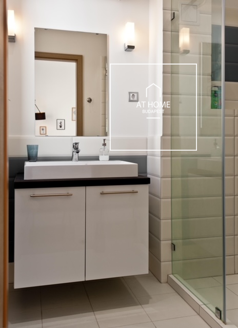 2-Bedroom Apartment with Balcony in District IX, Inner Ferencváros