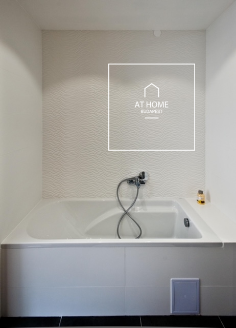 2-Bedroom Apartment with Balcony in District IX, Inner Ferencváros