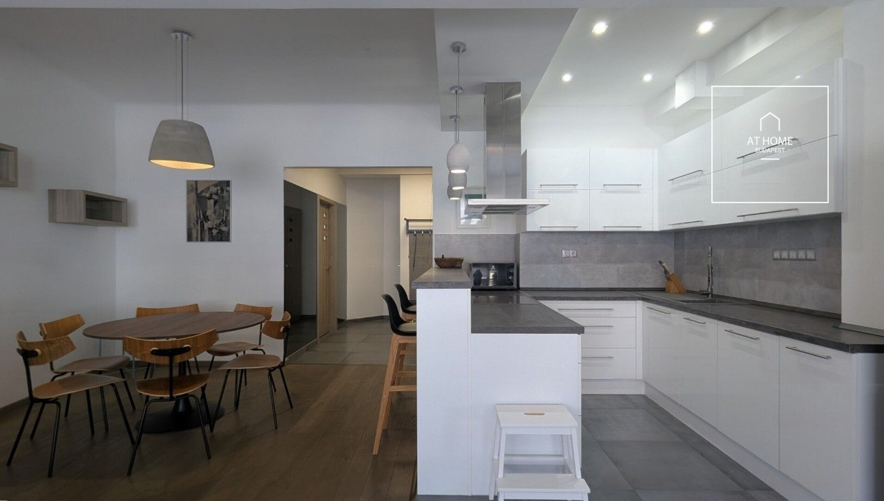 2-Bedroom Apartment with Balcony in District IX, Inner Ferencváros