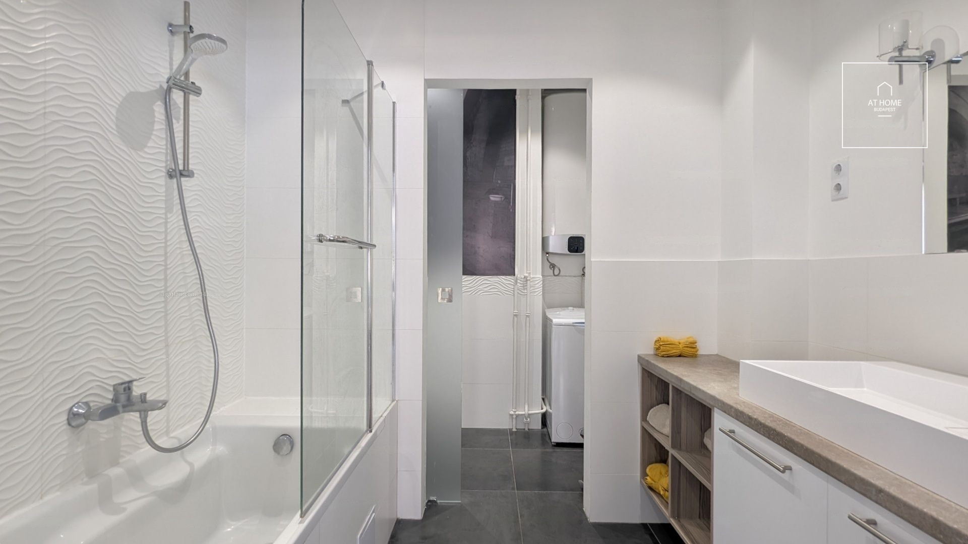 2-Bedroom Apartment with Balcony in District IX, Inner Ferencváros