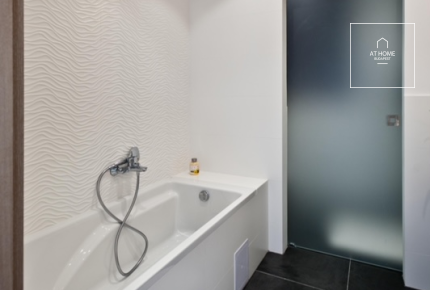 2-Bedroom Apartment with Balcony in District IX, Inner Ferencváros