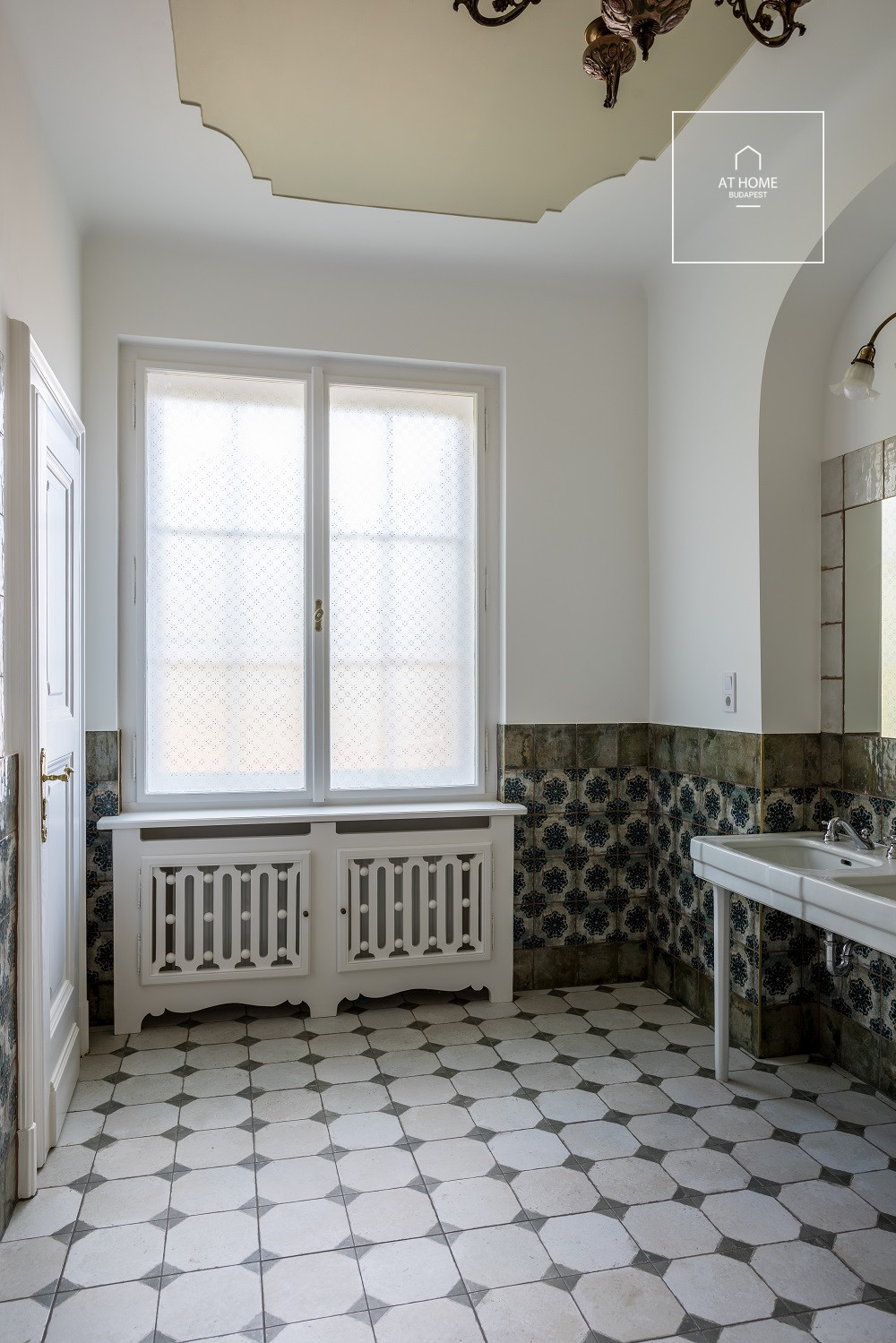 Refurbished villa apartment for rent in Budapest II. district