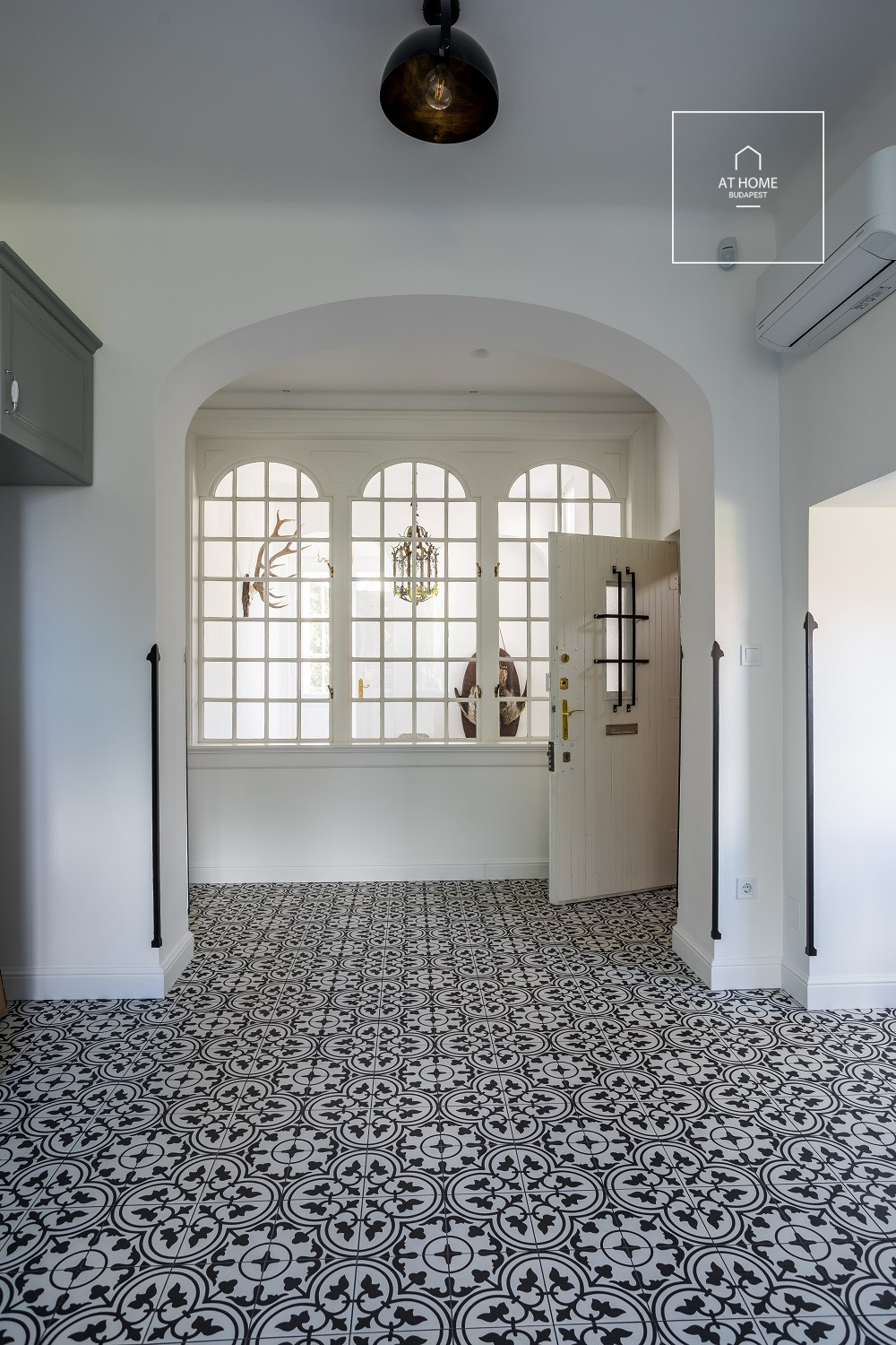 Refurbished villa apartment for rent in Budapest II. district