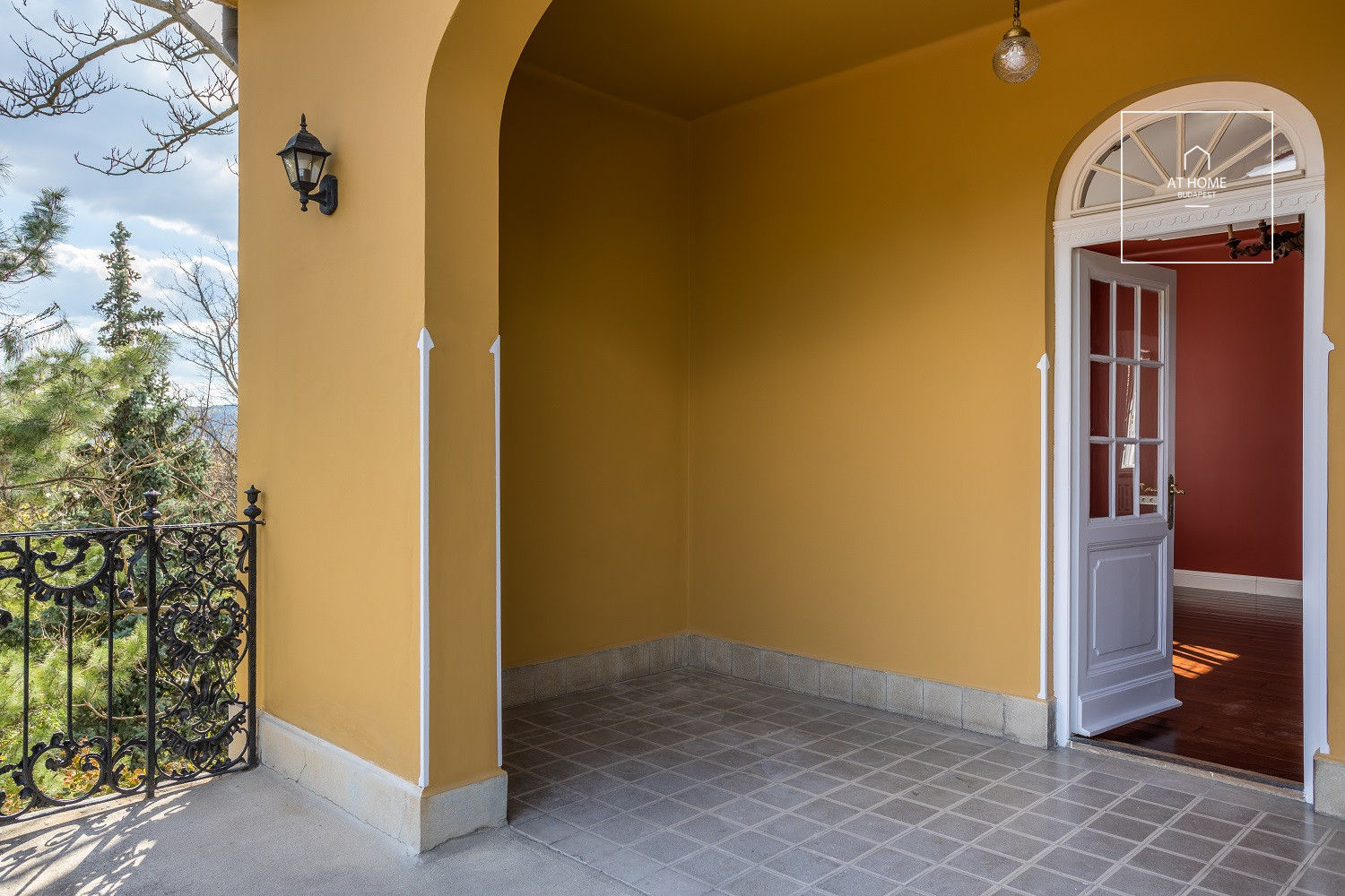 Refurbished villa apartment for rent in Budapest II. district