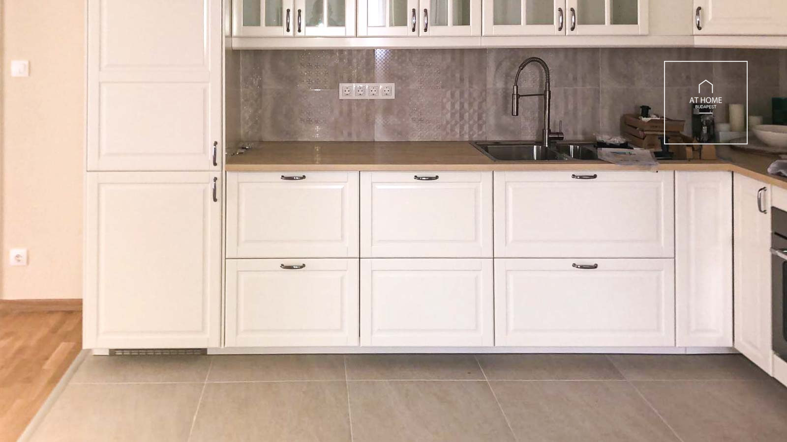 Refurbished beautiful 2-bedroom apartment for rent in Budapest II. district