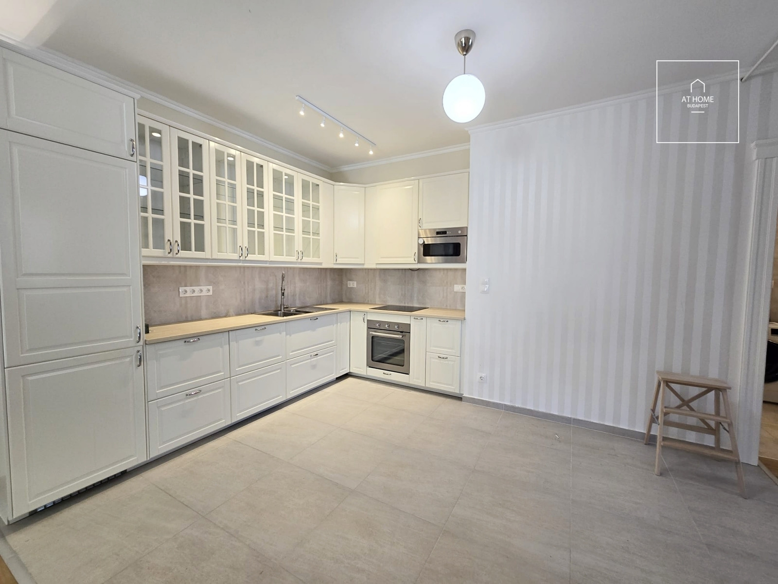 Refurbished beautiful 2-bedroom apartment for rent in Budapest II. district