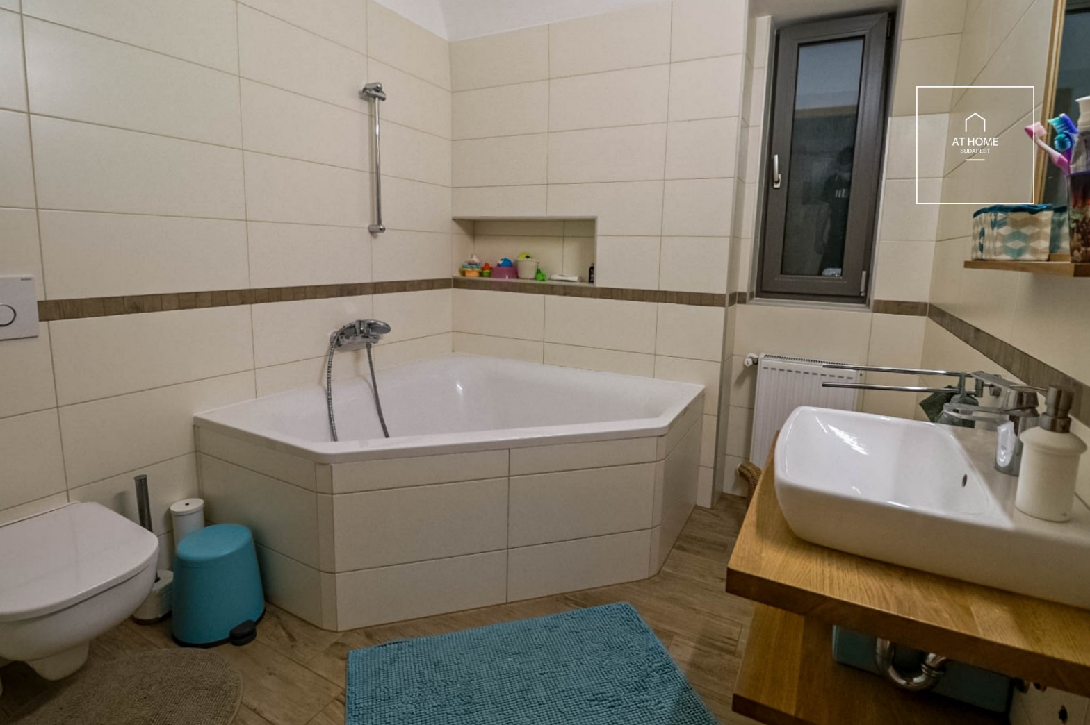 Refurbished luxury apartment for rent at the foot of the Gellért-hill, Budapest XI. district