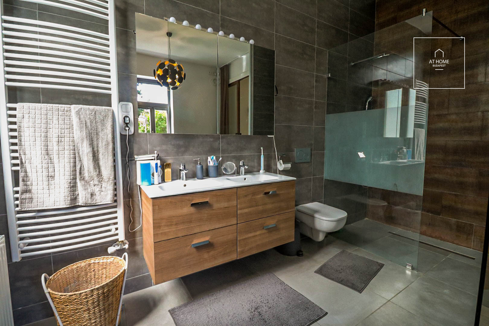 Refurbished luxury apartment for rent at the foot of the Gellért-hill, Budapest XI. district