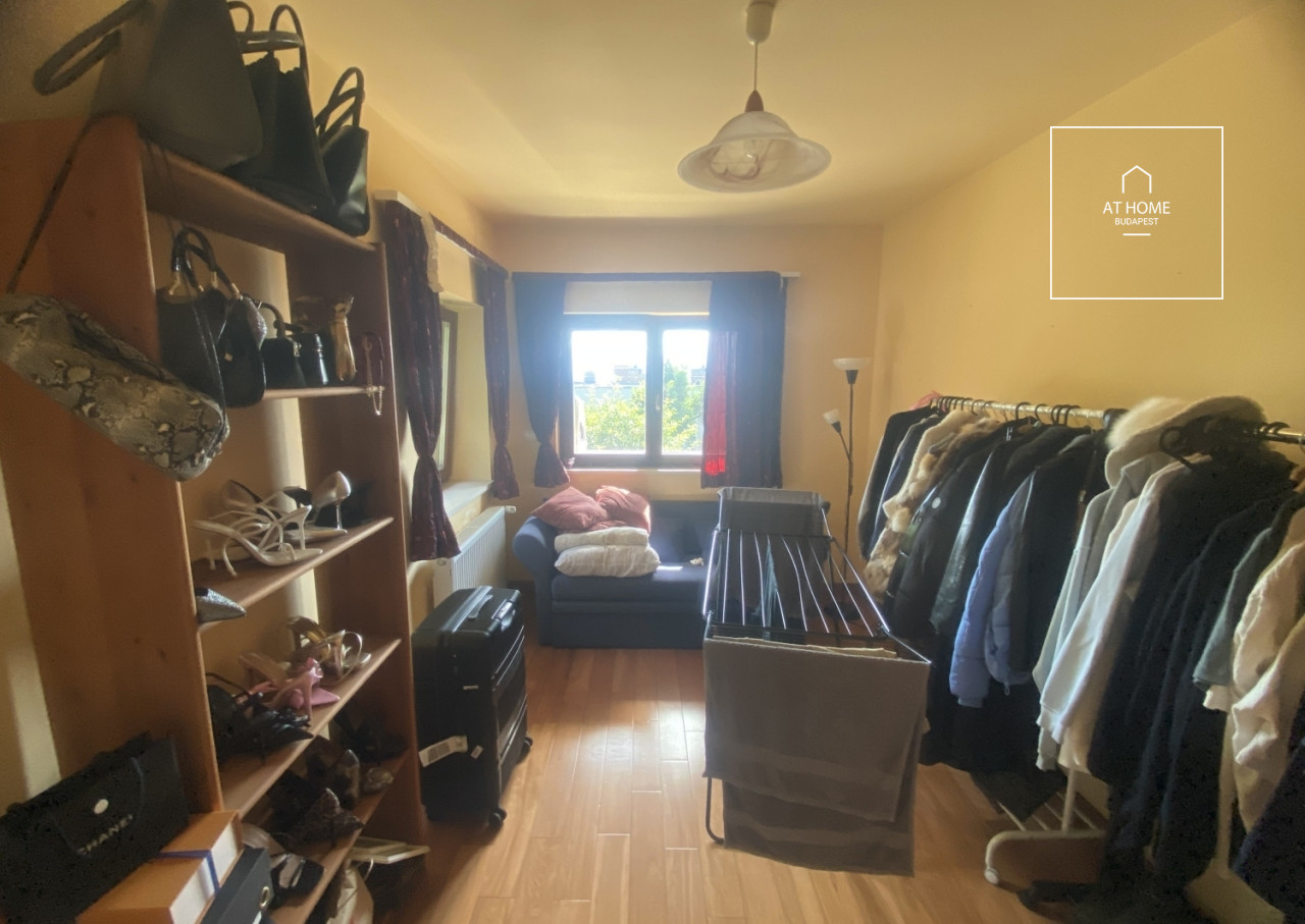 350 sqm family home with city panorama and a well-kept garden in District XII, Mártonhegy