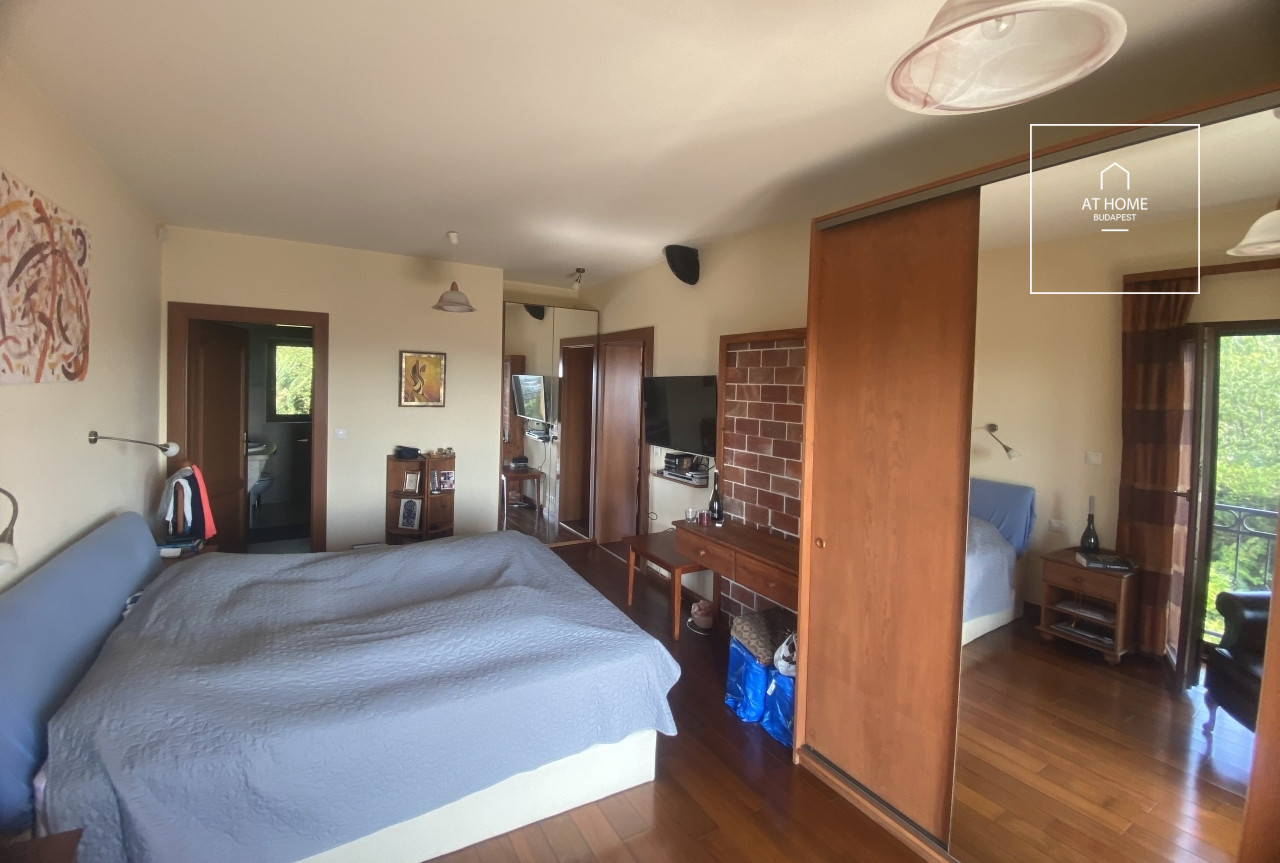350 sqm family home with city panorama and a well-kept garden in District XII, Mártonhegy