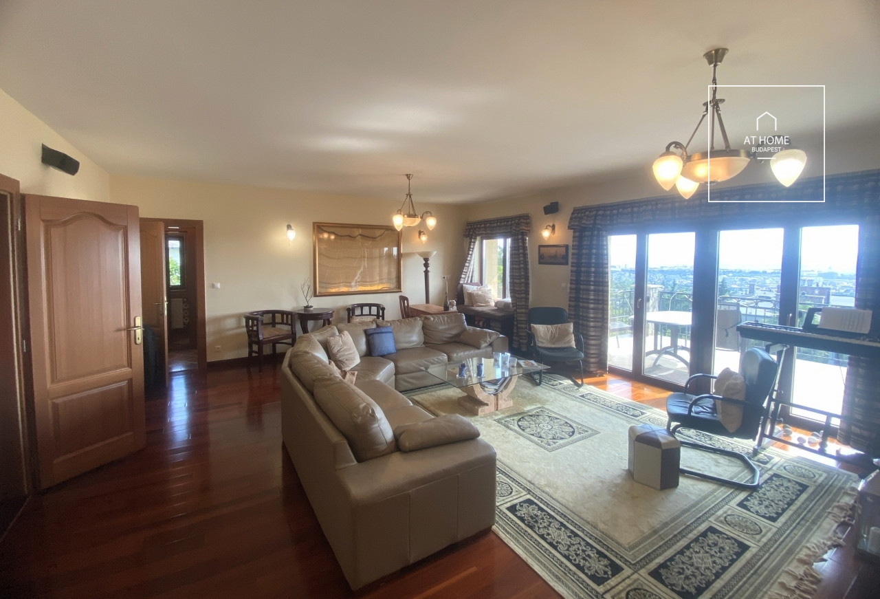 350 sqm family home with city panorama and a well-kept garden in District XII, Mártonhegy