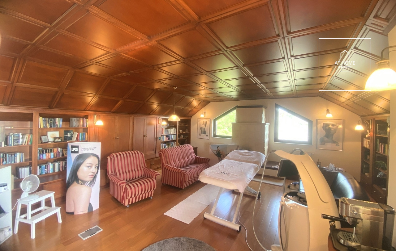 350 sqm family home with city panorama and a well-kept garden in District XII, Mártonhegy