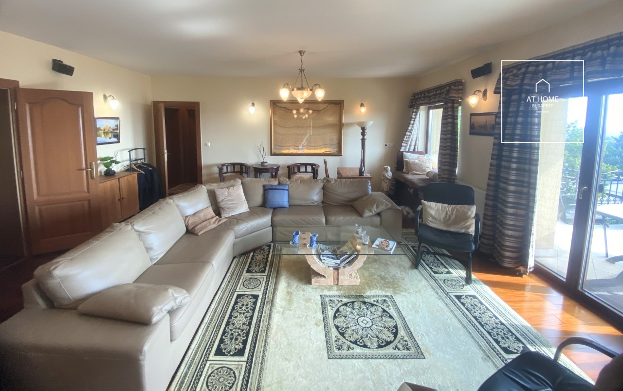 350 sqm family home with city panorama and a well-kept garden in District XII, Mártonhegy