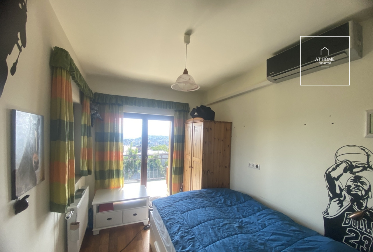 350 sqm family home with city panorama and a well-kept garden in District XII, Mártonhegy