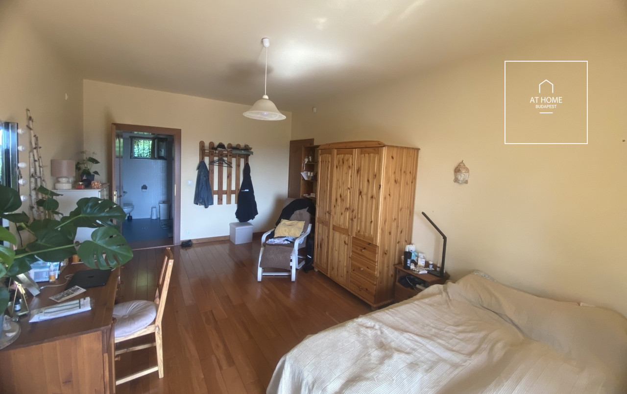 350 sqm family home with city panorama and a well-kept garden in District XII, Mártonhegy