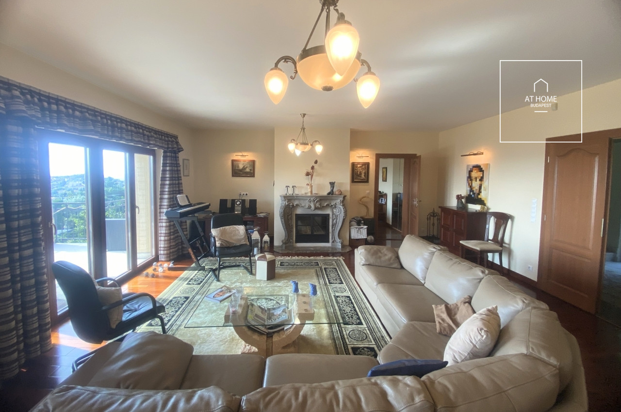 350 sqm family home with city panorama and a well-kept garden in District XII, Mártonhegy