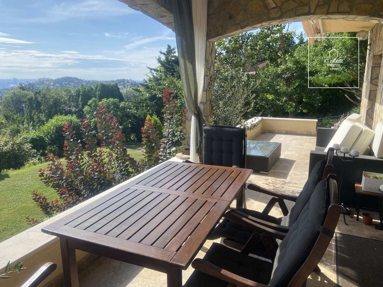 350 sqm family home with city panorama and a well-kept garden in District XII, Mártonhegy