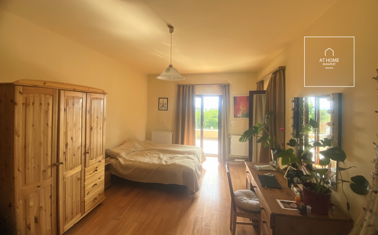 350 sqm family home with city panorama and a well-kept garden in District XII, Mártonhegy