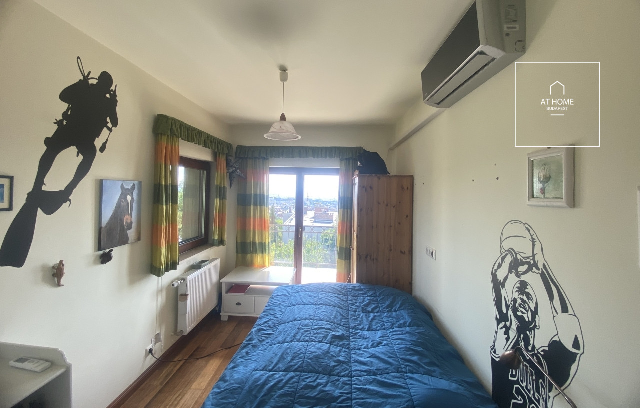 350 sqm family home with city panorama and a well-kept garden in District XII, Mártonhegy