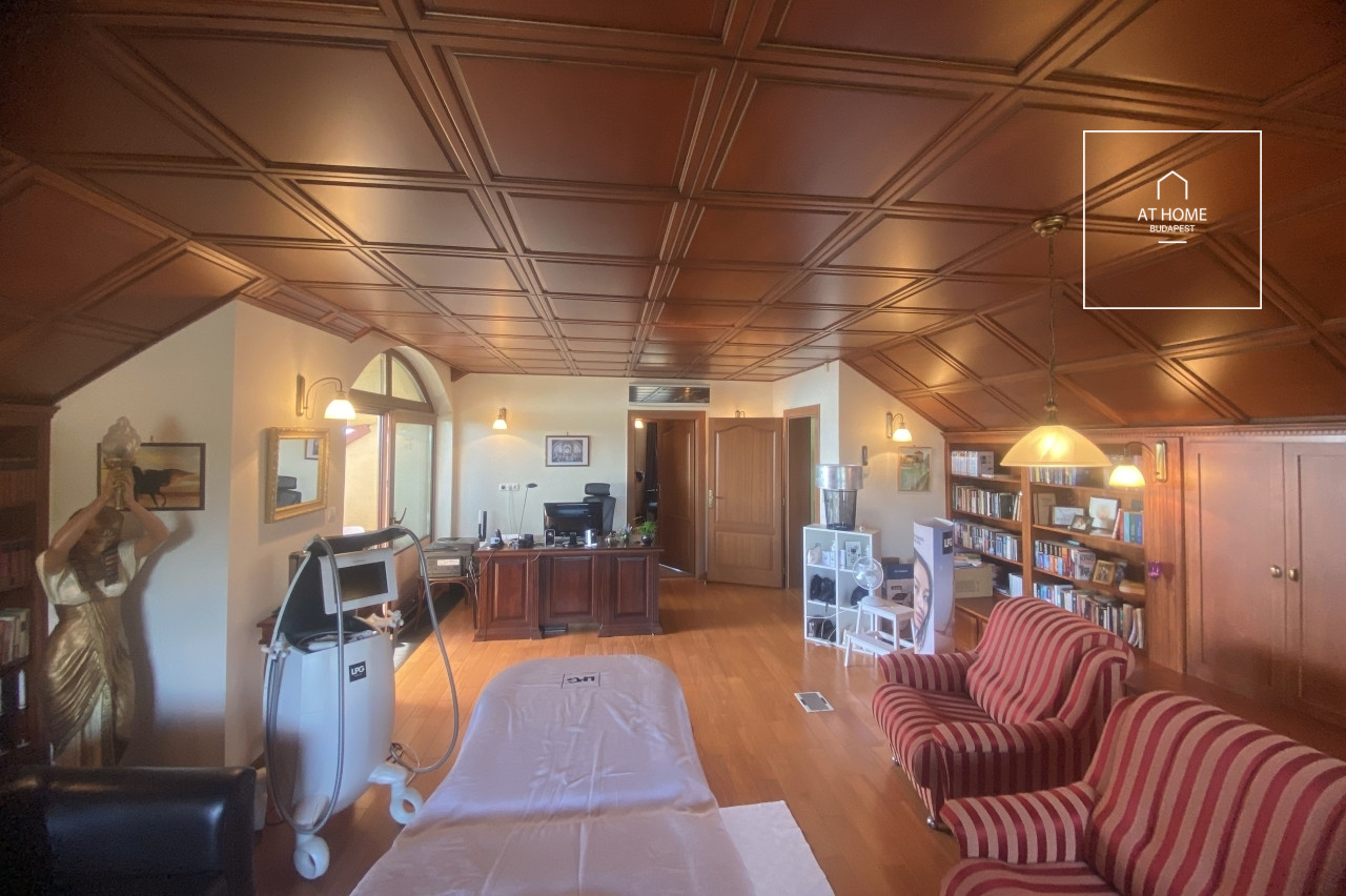 Városi panorámás 350nm-es családi ház gondozott kerttel XII. kerület, Mártonhegy