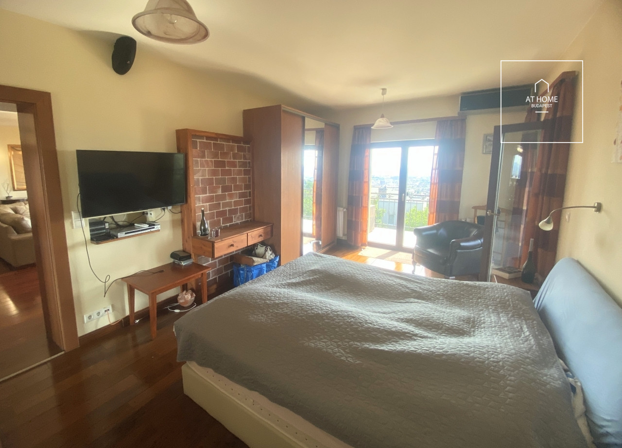 350 sqm family home with city panorama and a well-kept garden in District XII, Mártonhegy