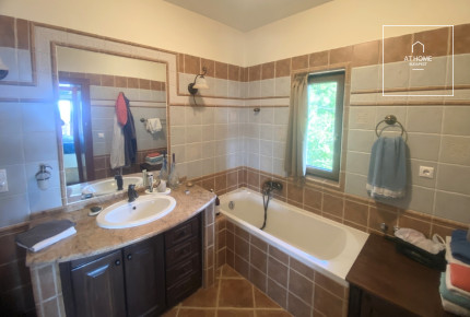 350 sqm family home with city panorama and a well-kept garden in District XII, Mártonhegy