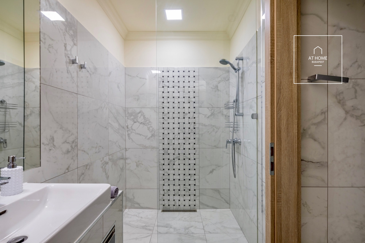 Renovated 53 sqm 2-Bedroom Apartment in District V, Lipótváros, Budapest