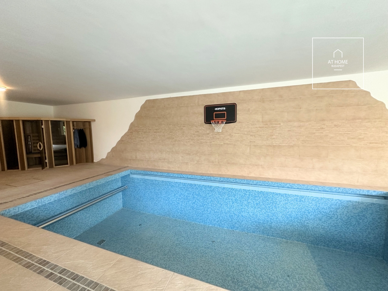 Three-storey 520 sqm family house in District II/A, Pesthidegkút-Ófalu