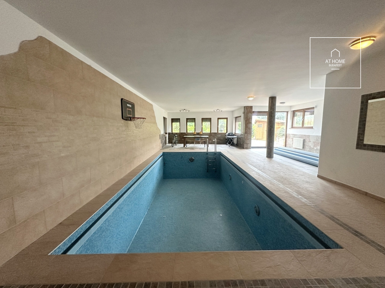 Three-storey 520 sqm family house in District II/A, Pesthidegkút-Ófalu