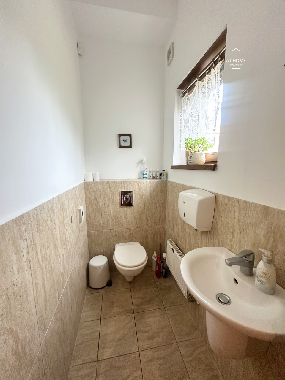 Three-storey 520 sqm family house in District II/A, Pesthidegkút-Ófalu