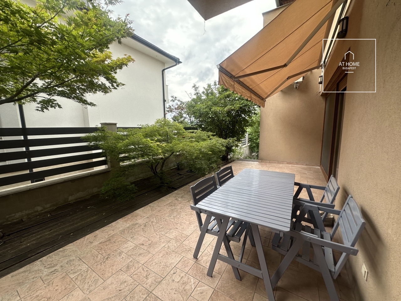 Three-storey 520 sqm family house in District II/A, Pesthidegkút-Ófalu