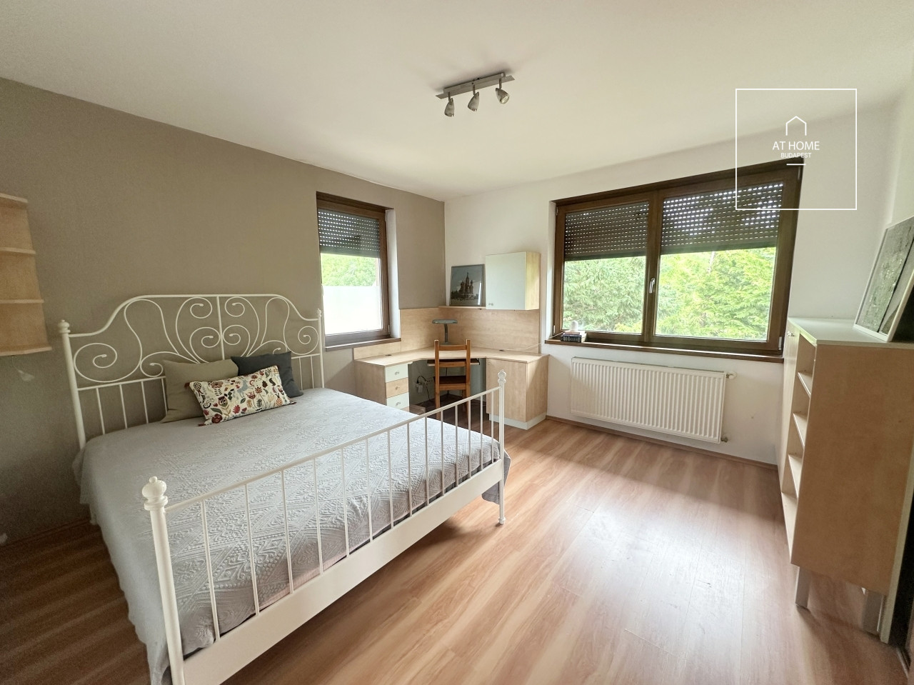 Three-storey 520 sqm family house in District II/A, Pesthidegkút-Ófalu