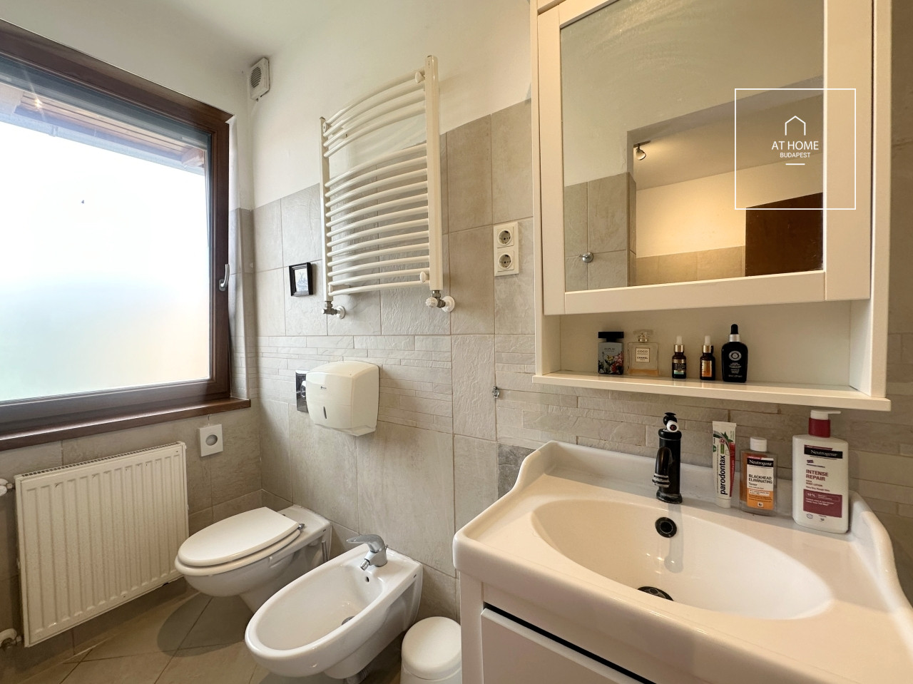 Three-storey 520 sqm family house in District II/A, Pesthidegkút-Ófalu