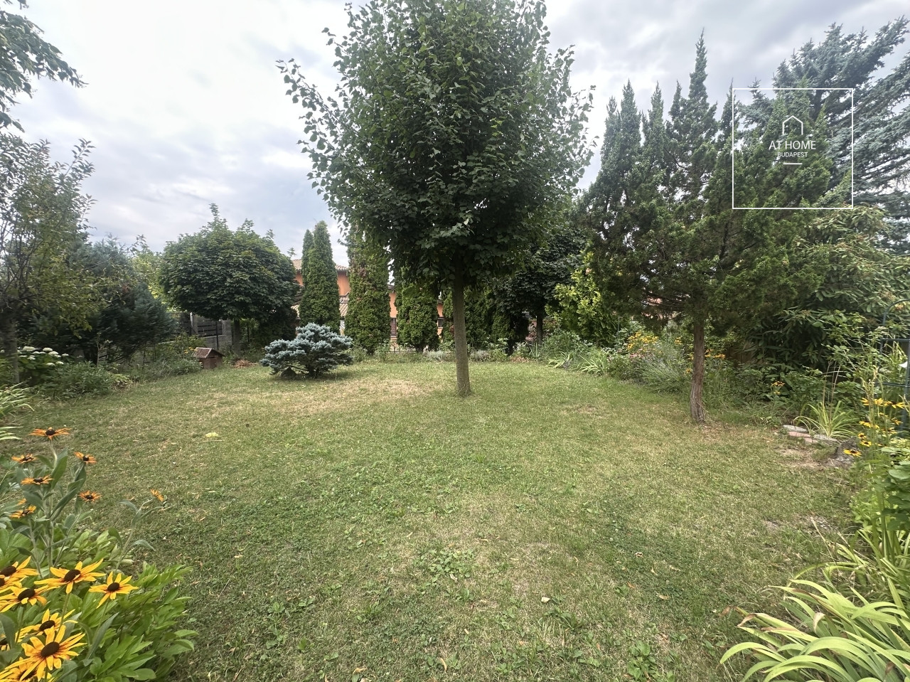 Three-storey 520 sqm family house in District II/A, Pesthidegkút-Ófalu