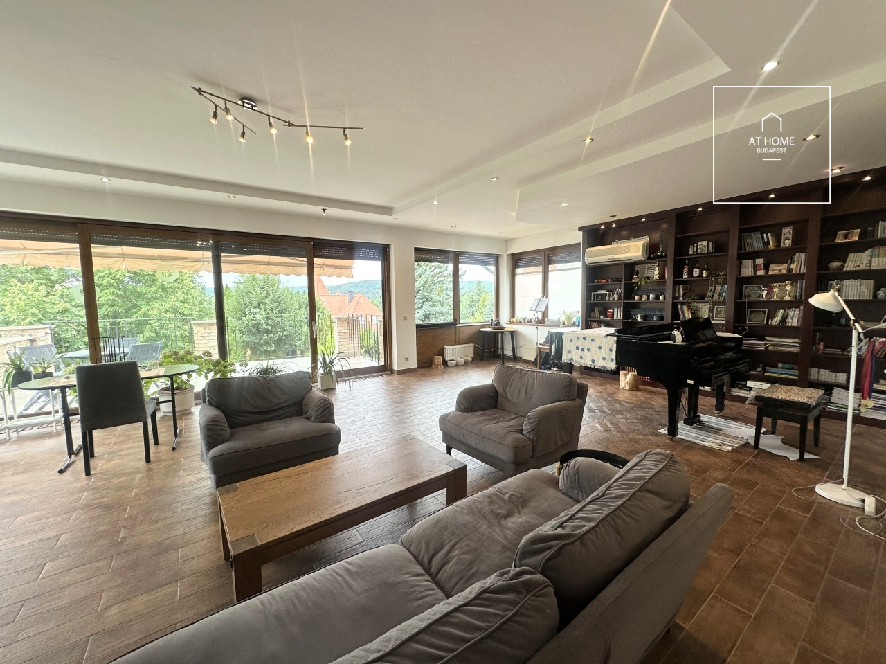 Three-storey 520 sqm family house in District II/A, Pesthidegkút-Ófalu