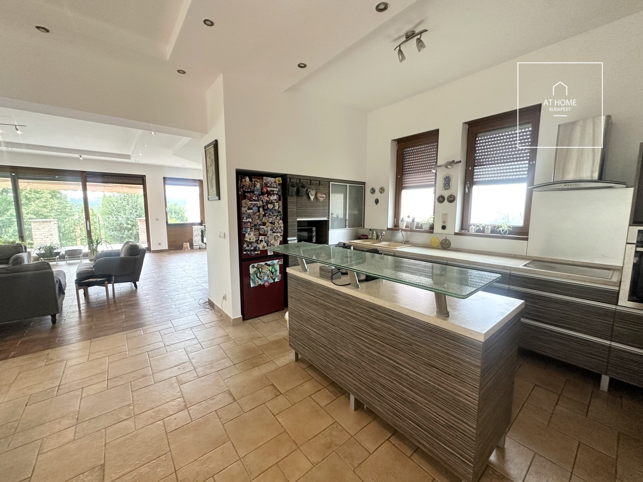 Three-storey 520 sqm family house in District II/A, Pesthidegkút-Ófalu