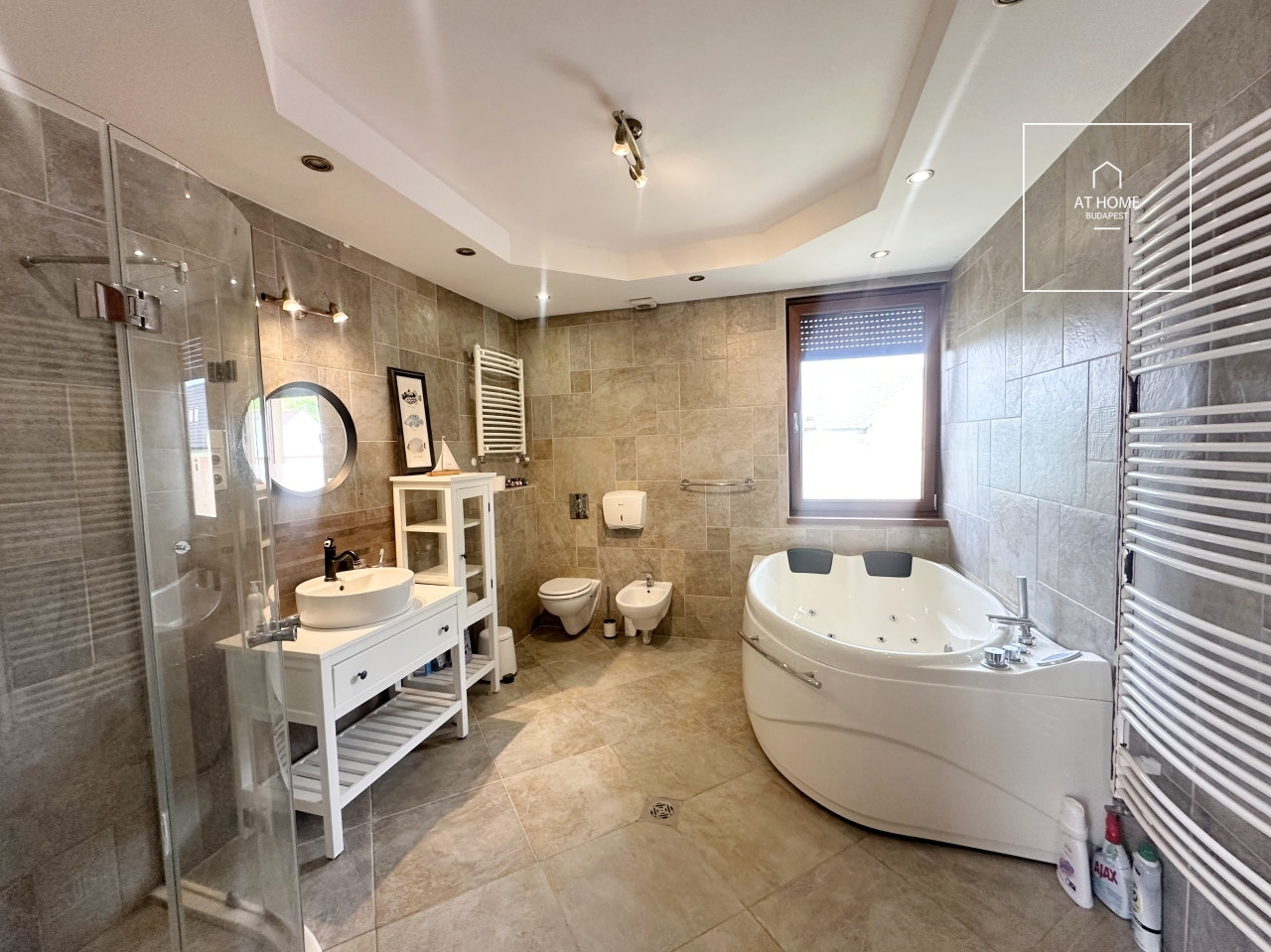 Three-storey 520 sqm family house in District II/A, Pesthidegkút-Ófalu